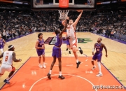 爱游戏官方-火箭在客场大胜尼克斯，豪取连胜