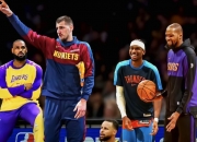 爱游戏APP-快船队主教练战术出色，指挥球队赢得激战