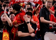 爱游戏娱乐-比赛尾声传出伤员消息，球迷忧心的简单介绍