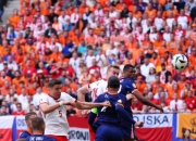 爱游戏APP-波兰国家队险胜晋级，欧洲杯表现令人瞩目