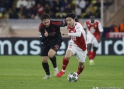 爱游戏APP-摩纳哥客场失利，球队面临严峻挑战