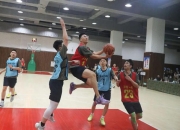 爱游戏大厅-篮球风云再起，球场上的精彩瞬间令人惊艳