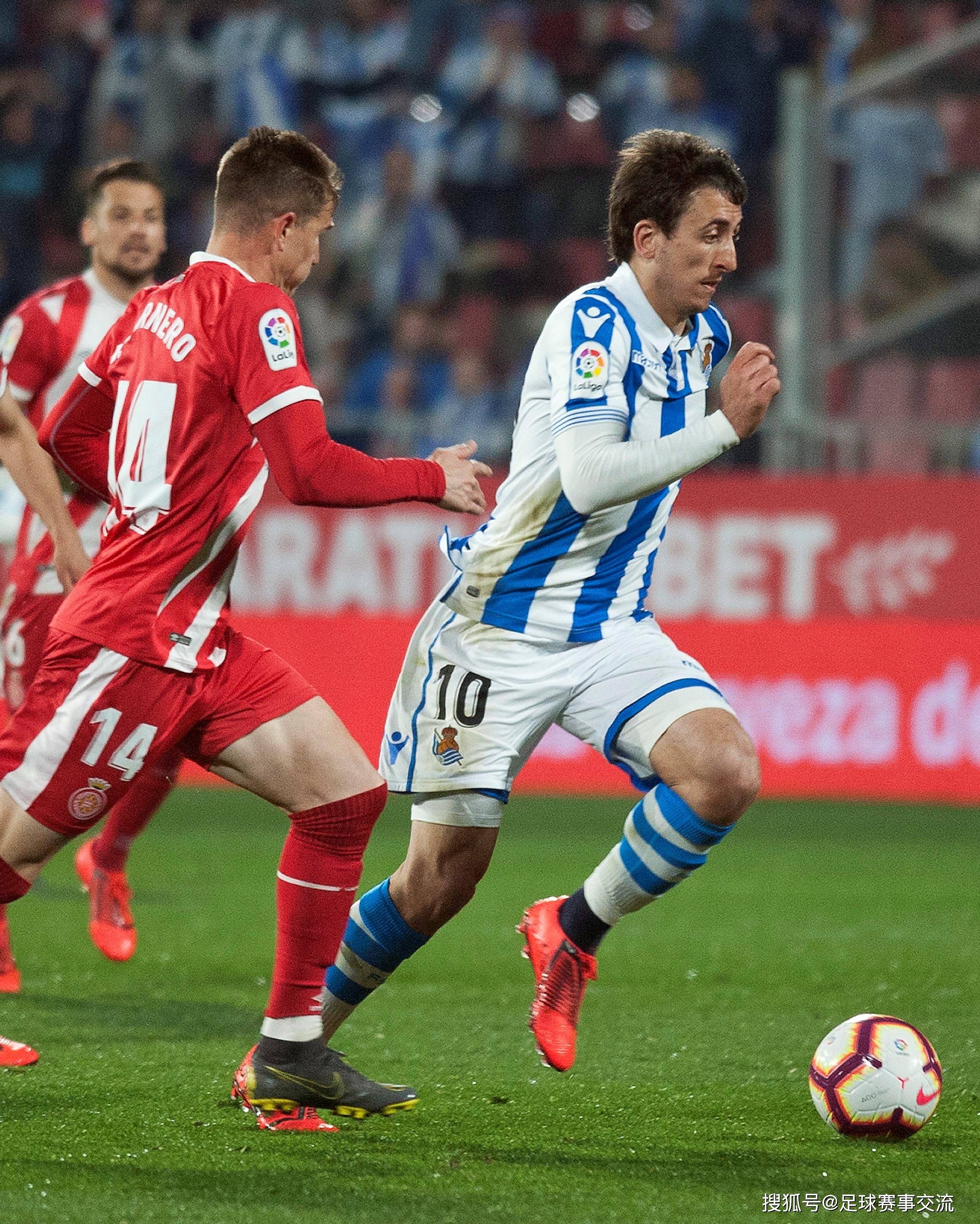 顶尖对决！国际足球赛场上座无虚席的简单介绍