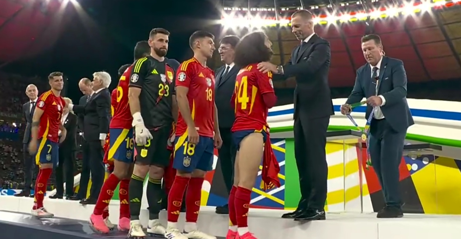 关于慕尼黑红白竞逐欧洲奖杯,迎战圣彼得堡的信息 关于慕尼黑红白竞逐欧洲奖杯,迎战圣彼得堡的信息