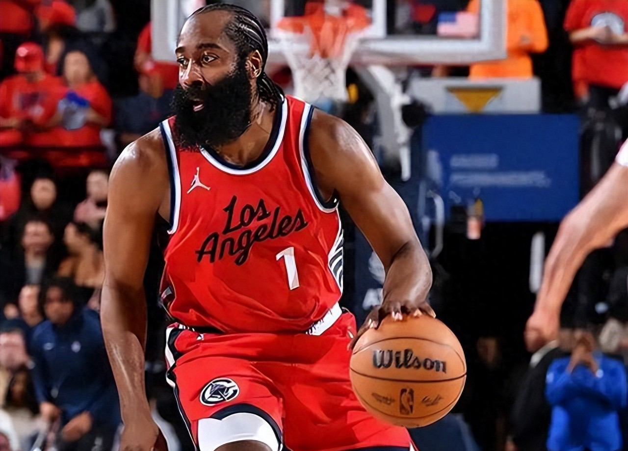 快船队主教练战术出色,指挥球队赢得激战 快船队主教练战术出色,指挥球队赢得激战