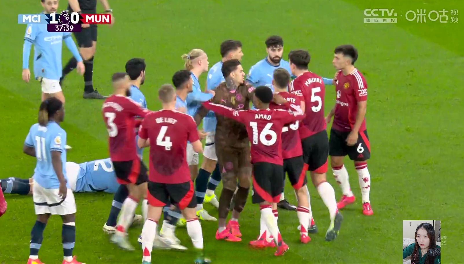 球员们短暂休息,现场气氛紧张刺激的简单介绍 球员们短暂休息,现场气氛紧张刺激的简单介绍