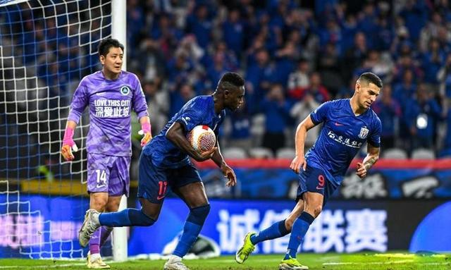 申花惨遭重庆绝杀,后防疲软,状态不佳的简单介绍 申花惨遭重庆绝杀,后防疲软,状态不佳的简单介绍