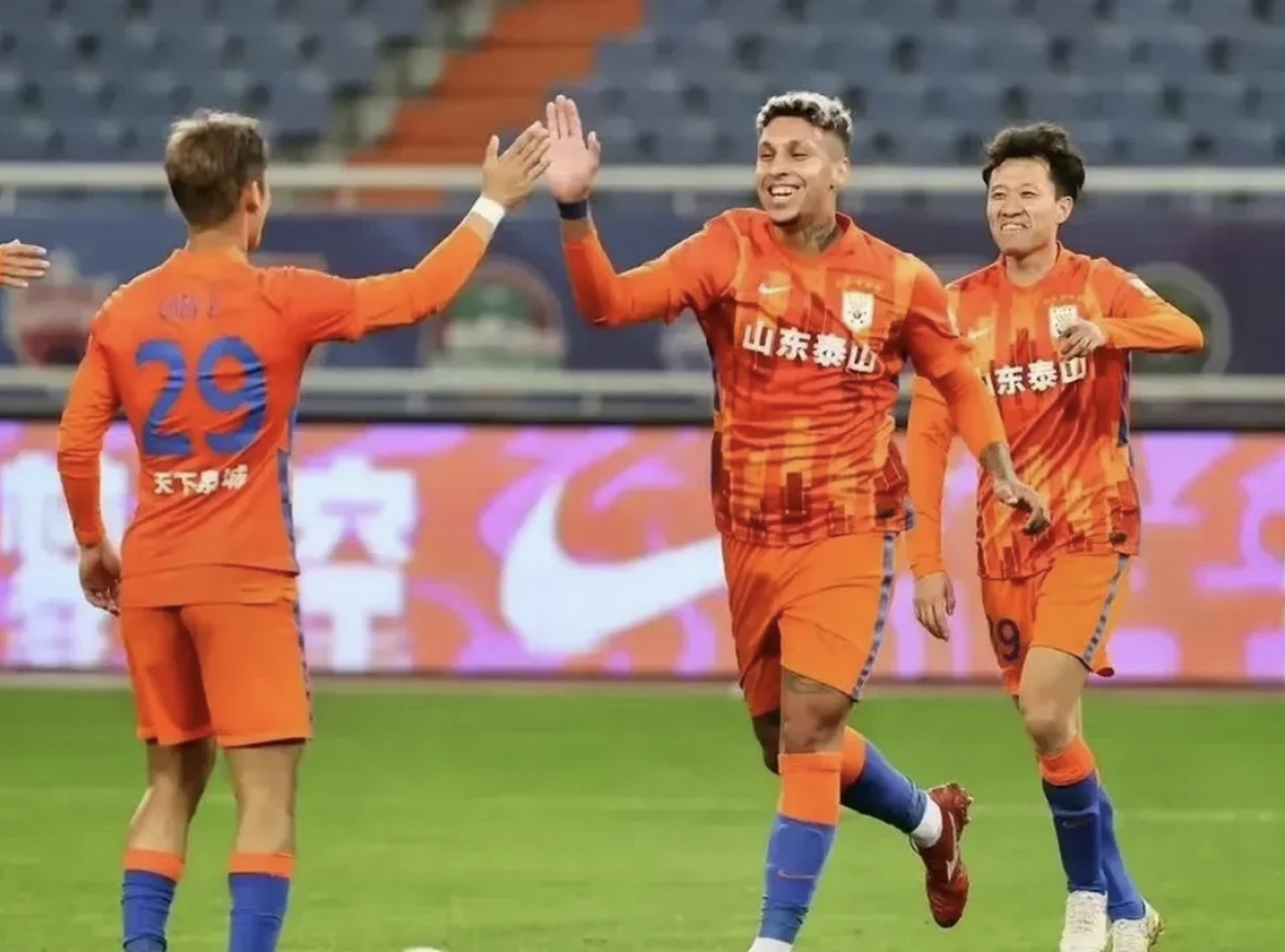 关于新晋强队闪耀赛场,横扫亚冠劲旅的信息 关于新晋强队闪耀赛场,横扫亚冠劲旅的信息