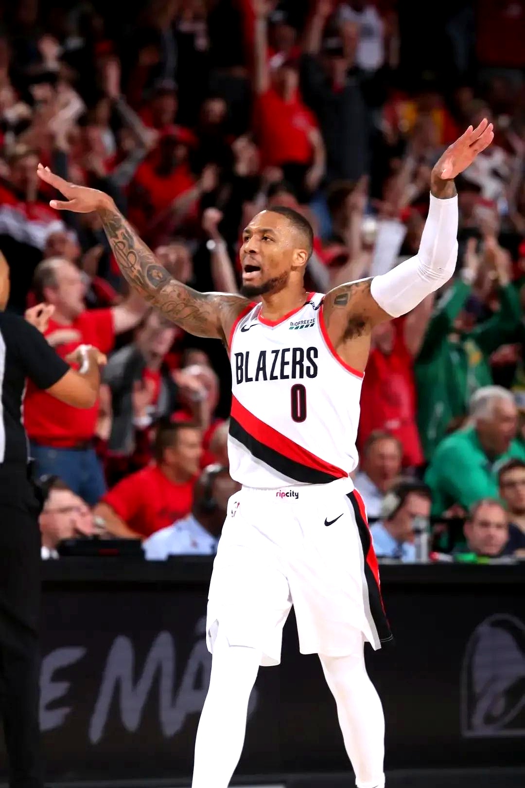 利拉德绝杀送快船五连败,开拓者登顶西部 利拉德绝杀送快船五连败,开拓者登顶西部