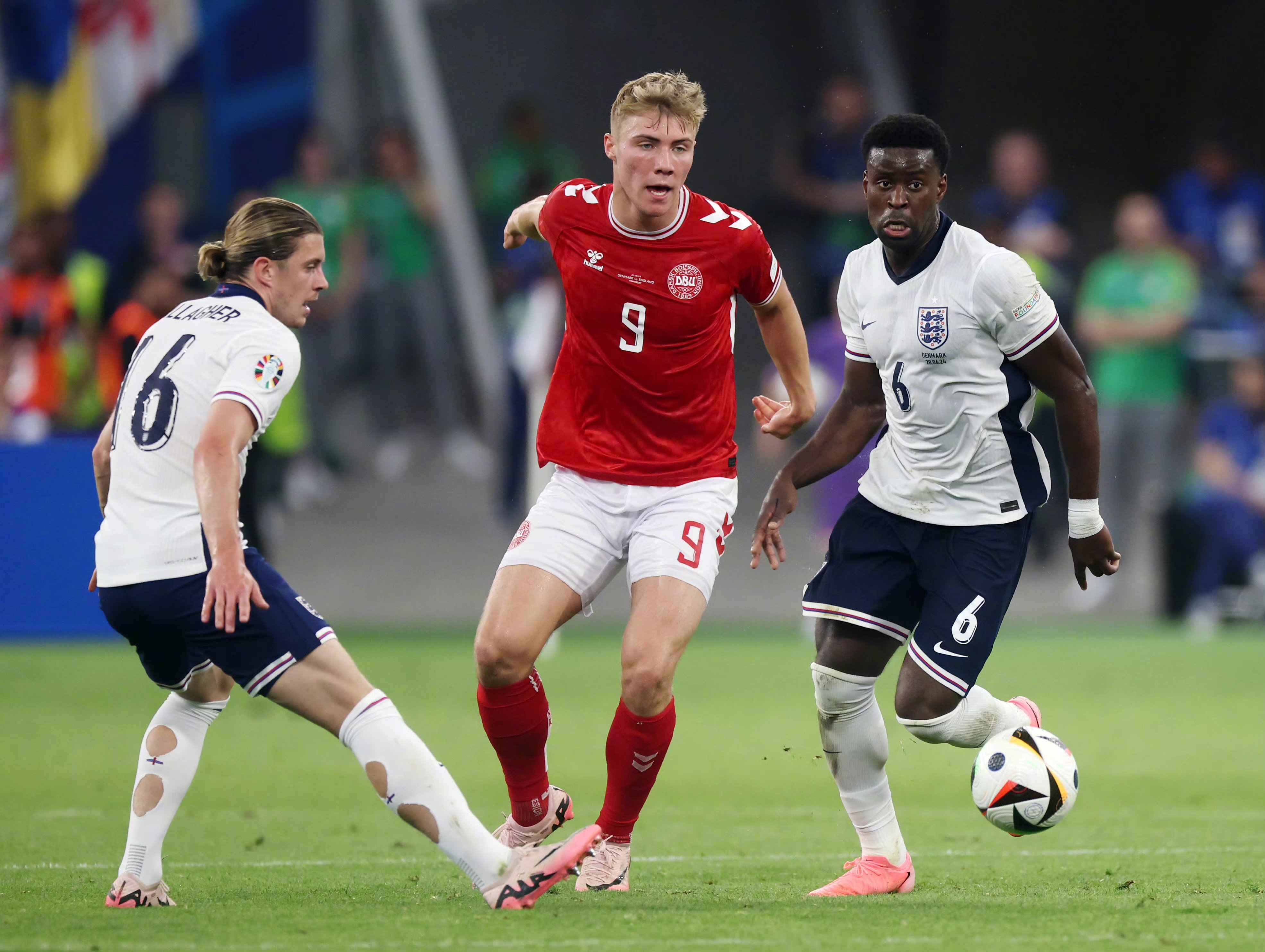 丹麦足球选手在国家锦标赛中夺冠 丹麦足球选手在国家锦标赛中夺冠