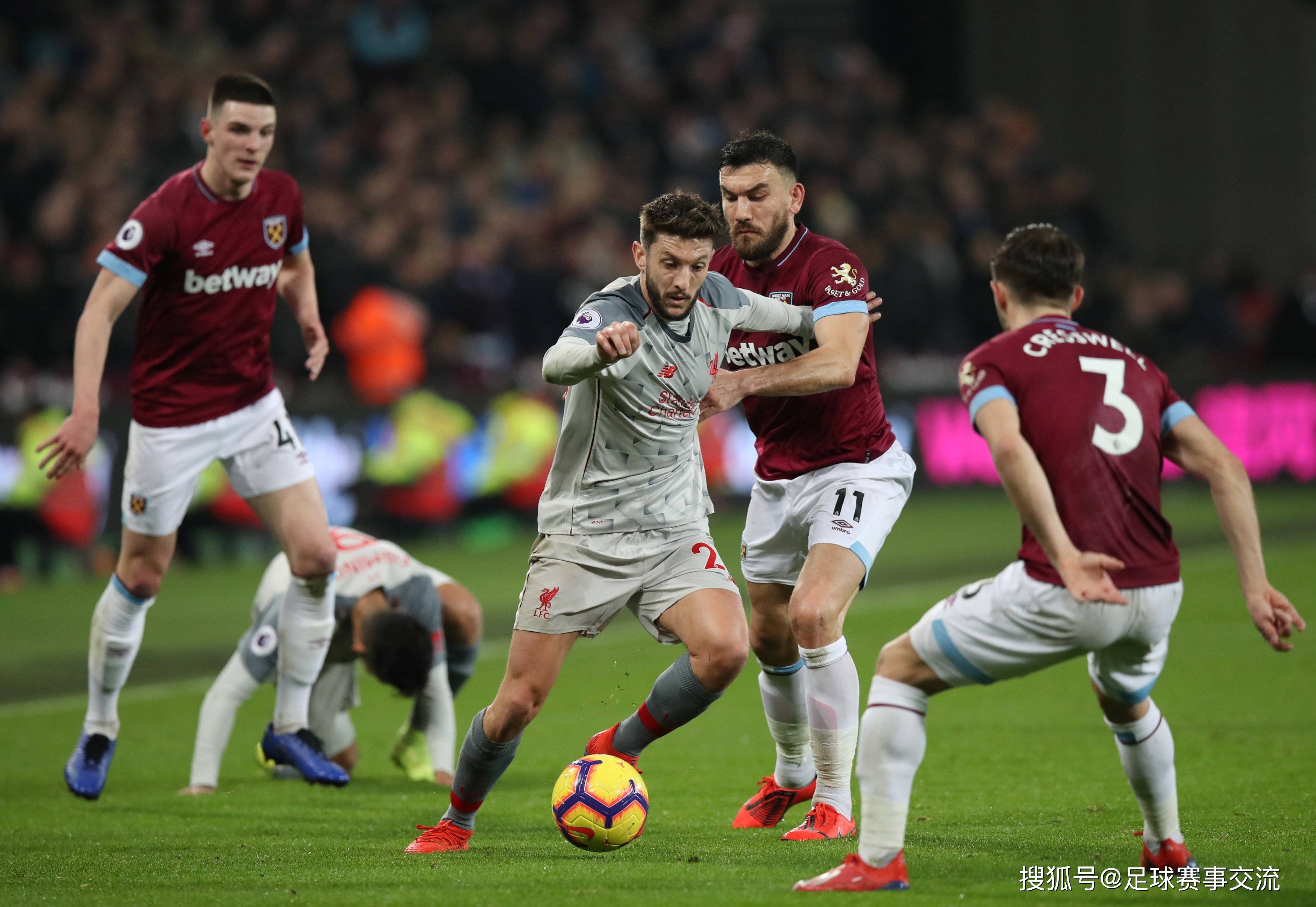 热门足球比赛正酝酿中,球员们全力以赴迎接挑战 热门足球比赛正酝酿中,球员们全力以赴迎接挑战