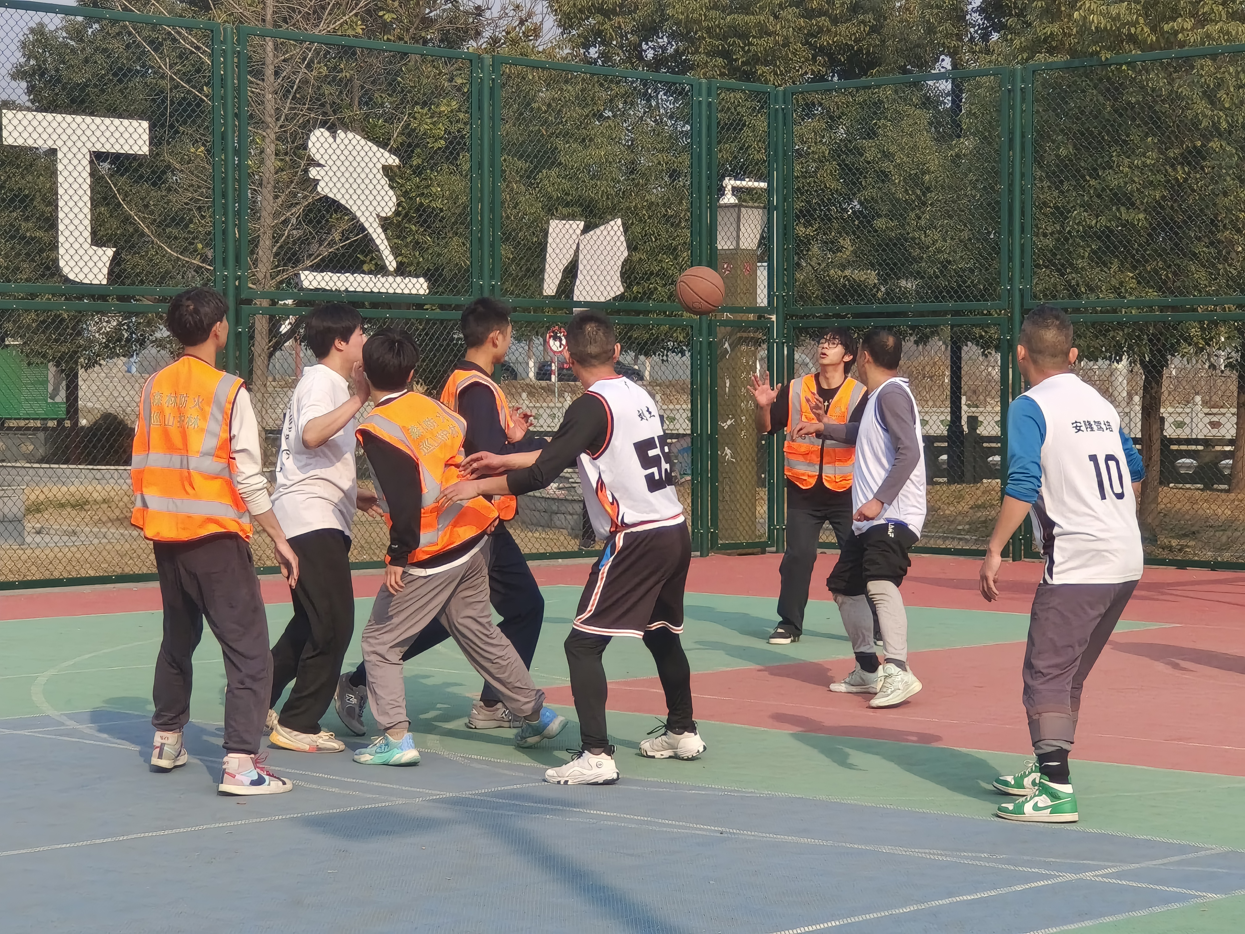 包含激烈角逐带来现场欢呼喝彩声响云端的词条 包含激烈角逐带来现场欢呼喝彩声响云端的词条