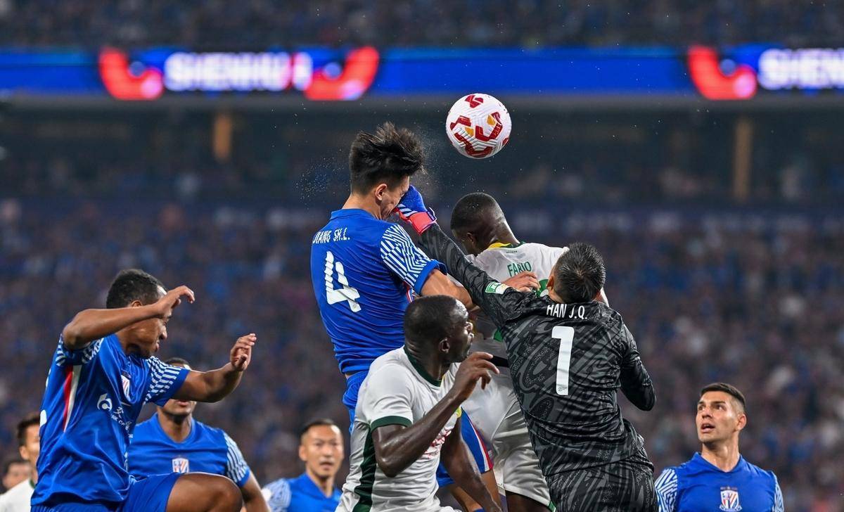 外援对决再度上演,球迷期待激烈对决 外援对决再度上演,球迷期待激烈对决