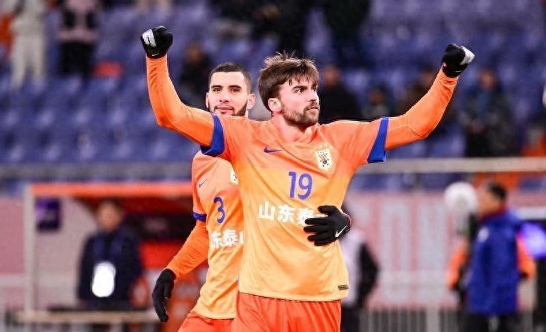 外援对决再度上演,球迷期待激烈对决 外援对决再度上演,球迷期待激烈对决