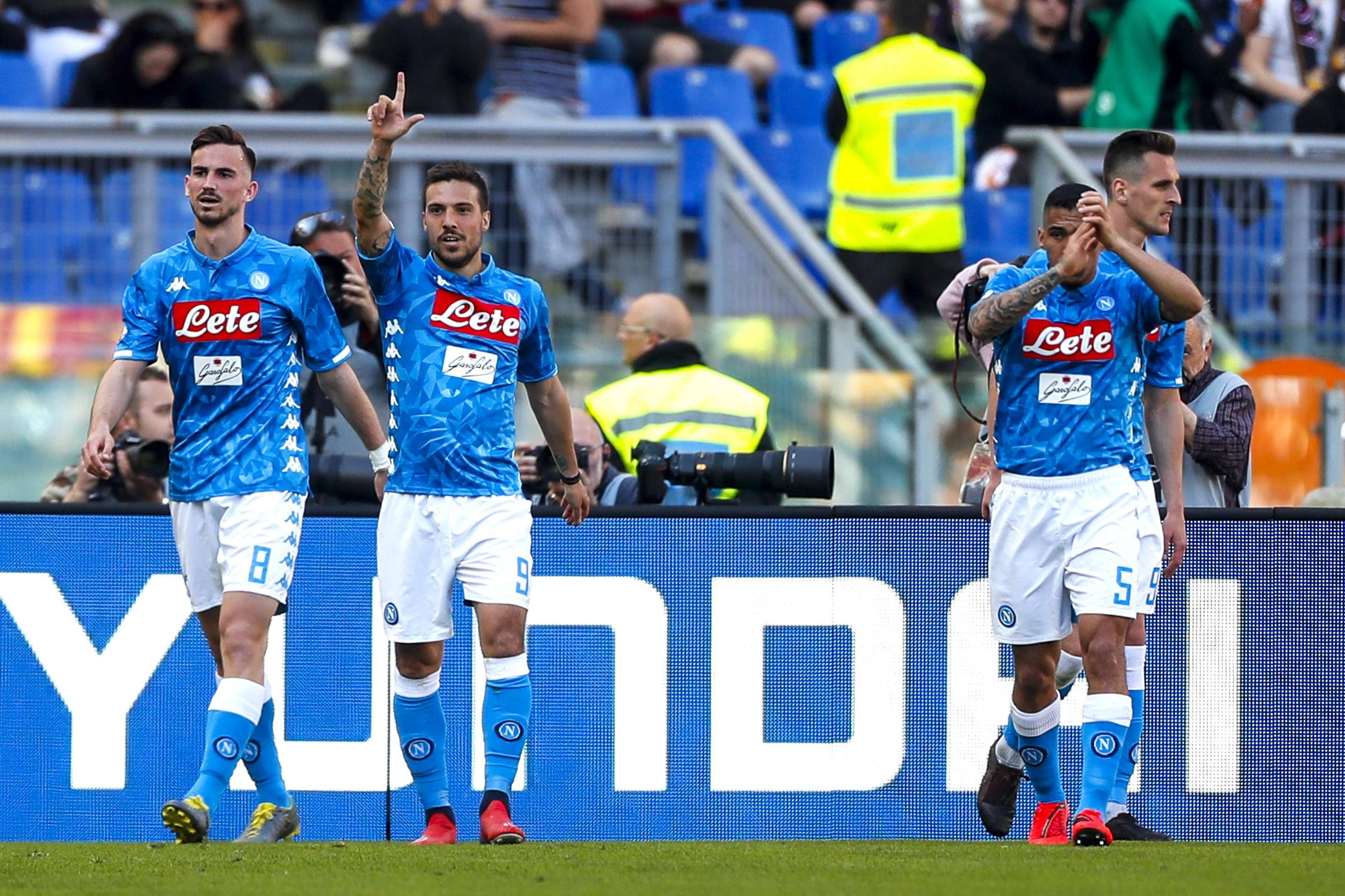 包含卡利亚里队员训练专注备战下一轮联赛的词条 包含卡利亚里队员训练专注备战下一轮联赛的词条