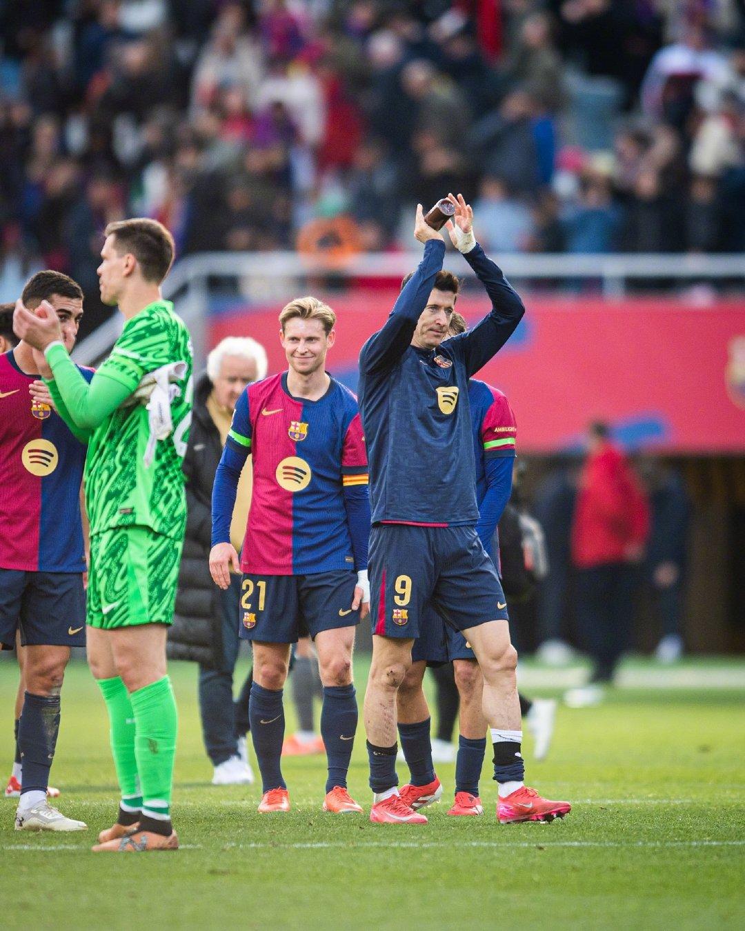 包含巴塞罗那球员康复进行中,球队期待他早日复出的词条 包含巴塞罗那球员康复进行中,球队期待他早日复出的词条