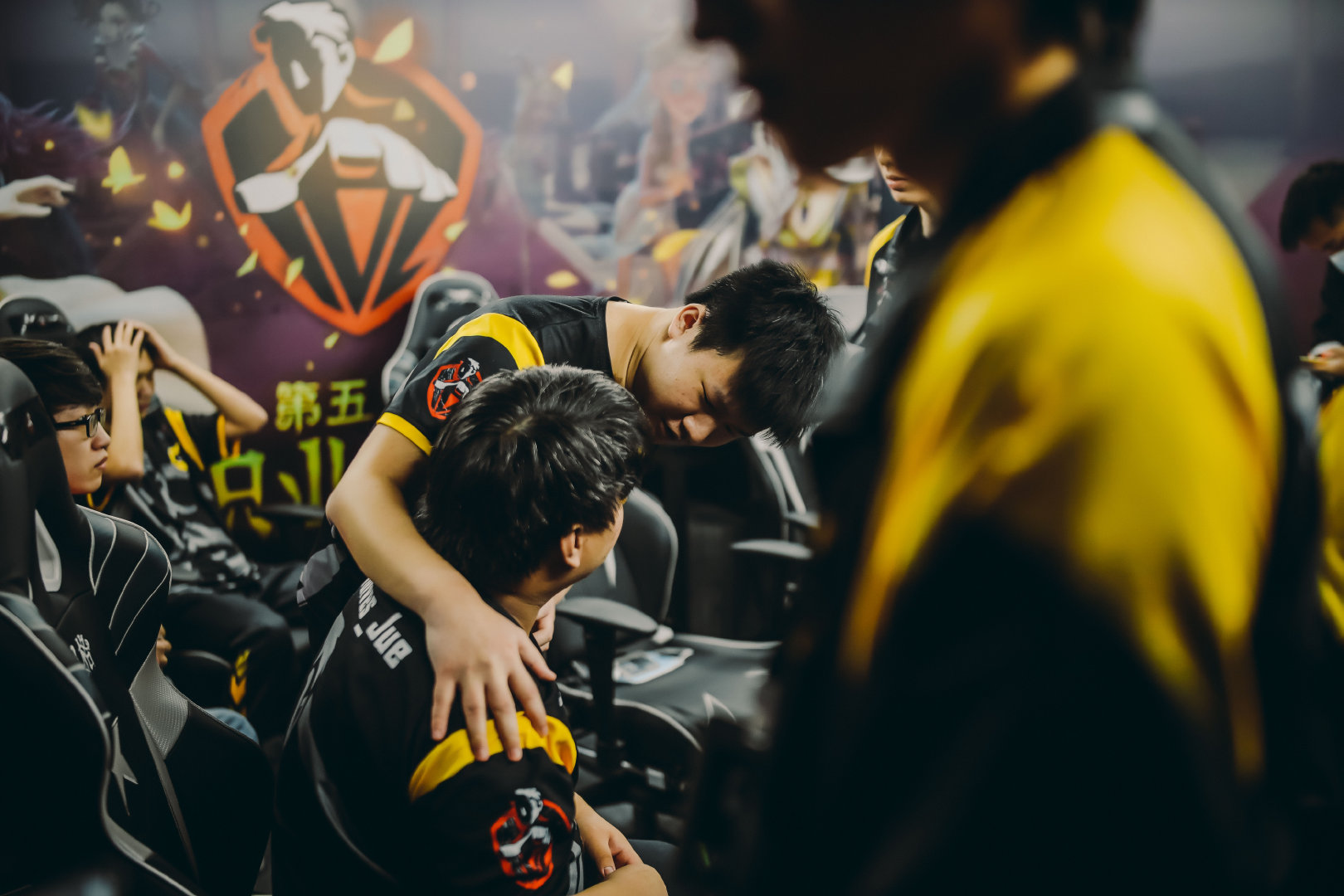 顶级俱乐部全力备战,球场上演精彩对抗的简单介绍 顶级俱乐部全力备战,球场上演精彩对抗的简单介绍