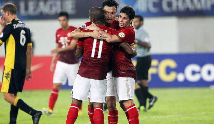 上海上港不敌广州恒大收获失利