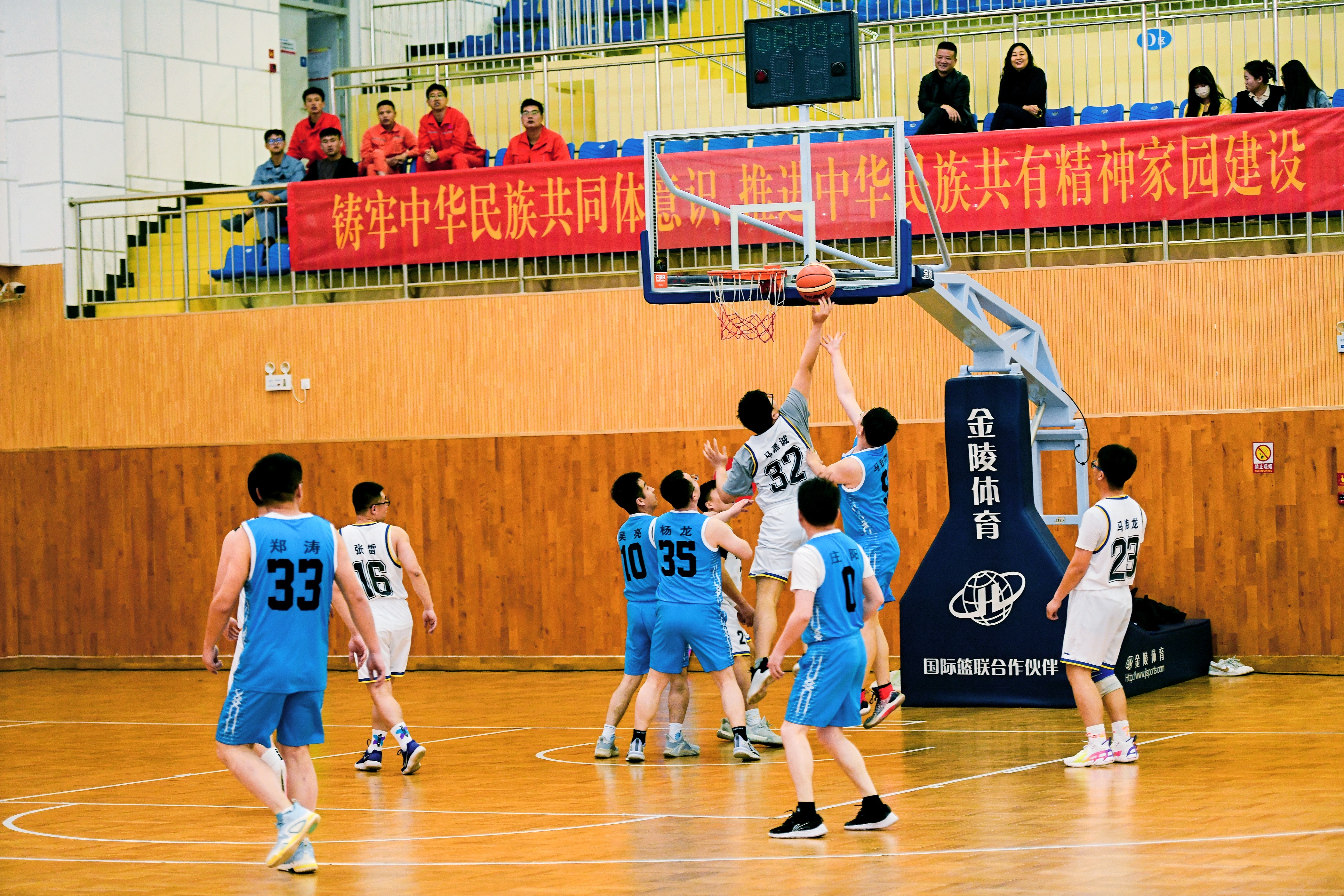 全力拼搏!国内篮球赛事积极开展的简单介绍 全力拼搏!国内篮球赛事积极开展的简单介绍