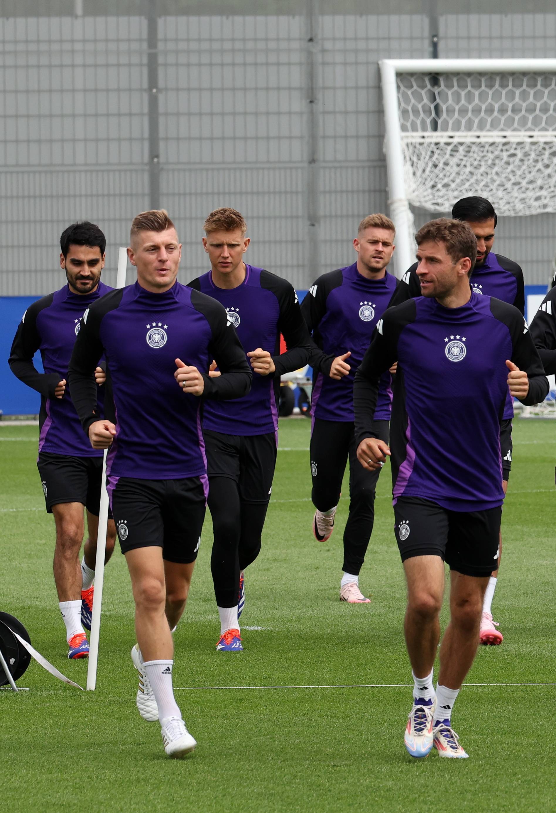 关于欧洲足球职业联赛比赛技术相仿的信息