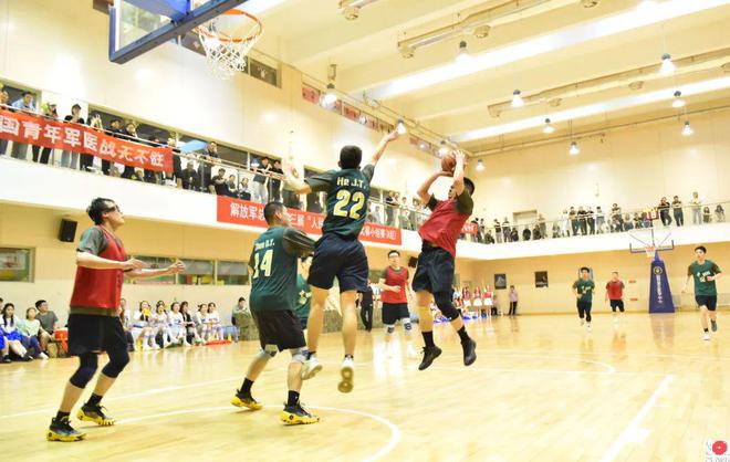 篮球风云再起,球场上的精彩瞬间令人惊艳 篮球风云再起,球场上的精彩瞬间令人惊艳