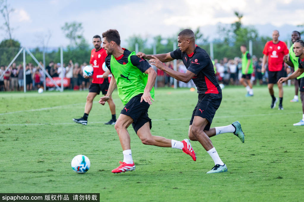 国际足球比赛中球员表现抢眼取得胜利 国际足球比赛中球员表现抢眼取得胜利