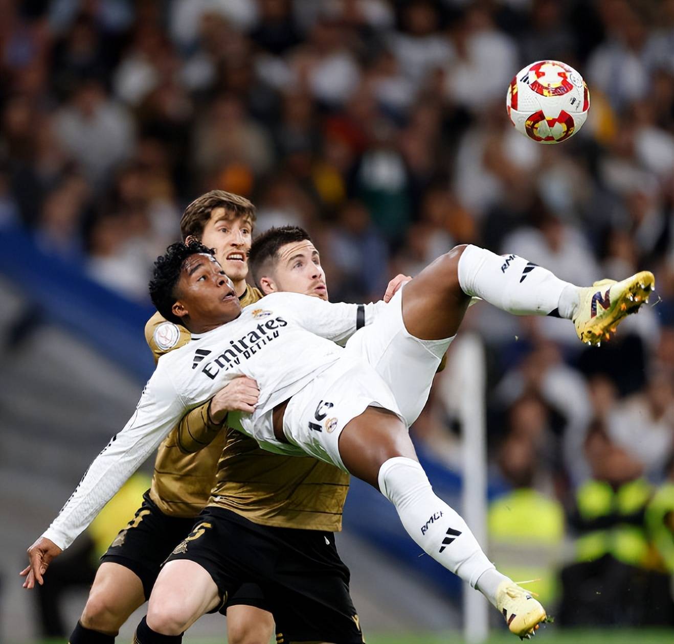 皇马勉强晋级，马德里竞技终结征程