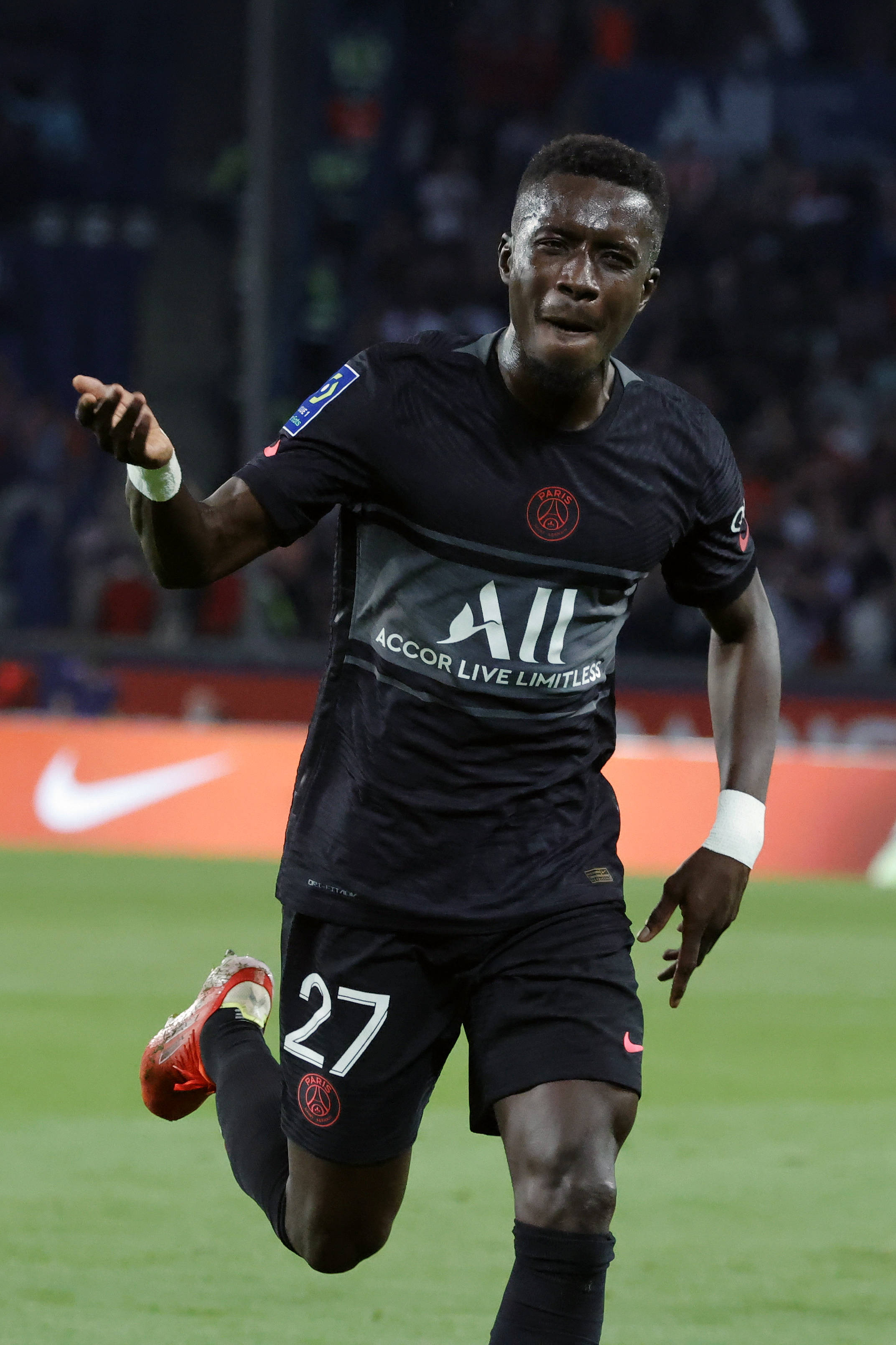 巴黎圣日耳曼球员展现出色技艺 巴黎圣日耳曼球员展现出色技艺