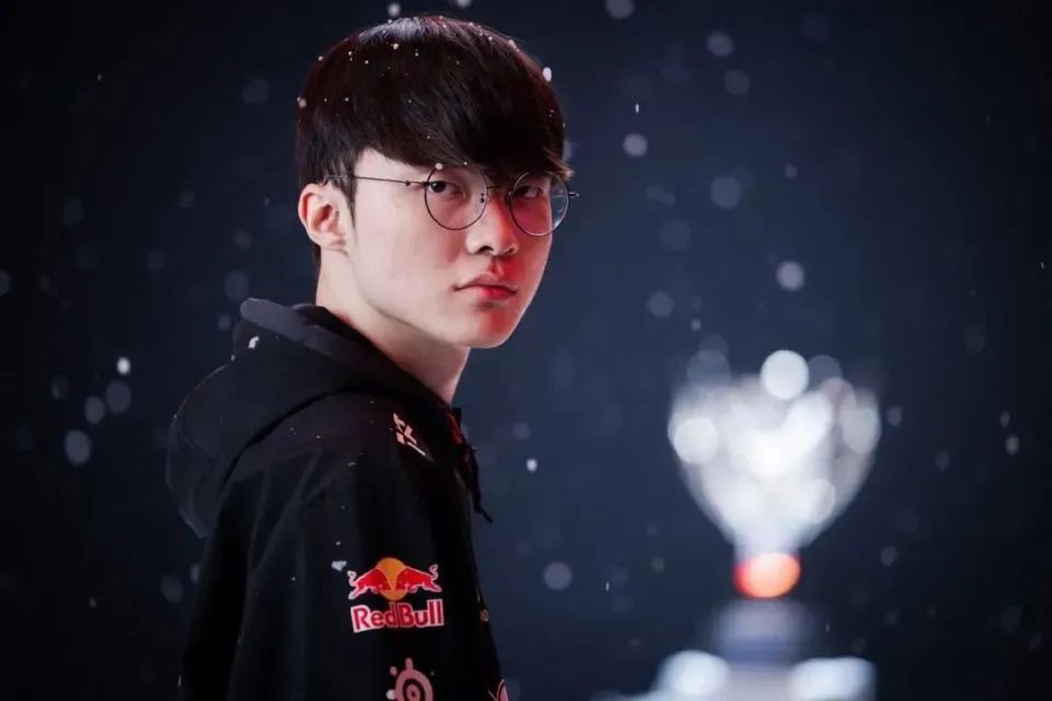 FPX绝杀FNC,Chovy开启传奇时刻半决赛3:1(柏林) FPX绝杀FNC,Chovy开启传奇时刻半决赛3:1(柏林)