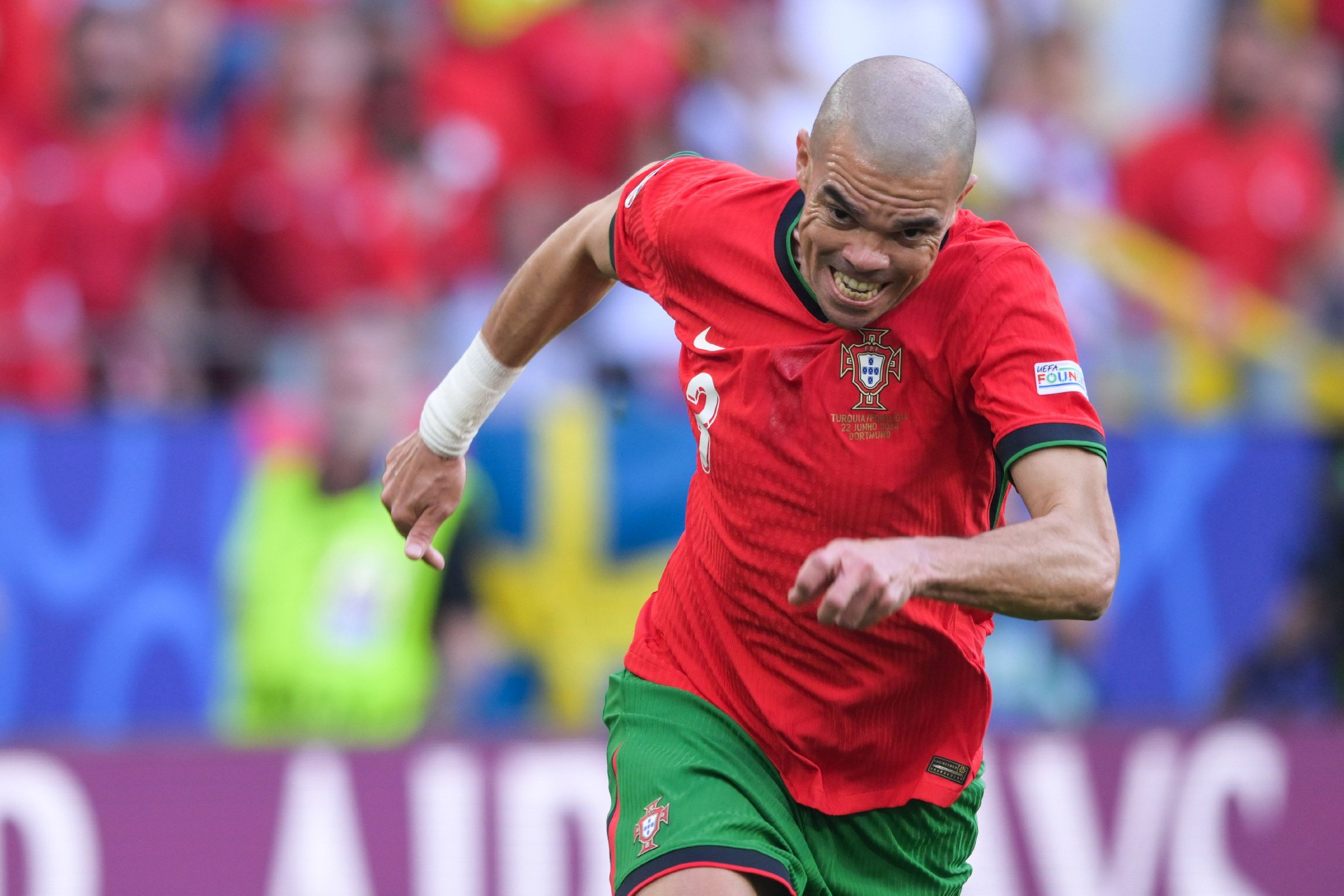 葡萄牙血洗马德里竞技,范佩西惊艳世界的简单介绍 葡萄牙血洗马德里竞技,范佩西惊艳世界的简单介绍