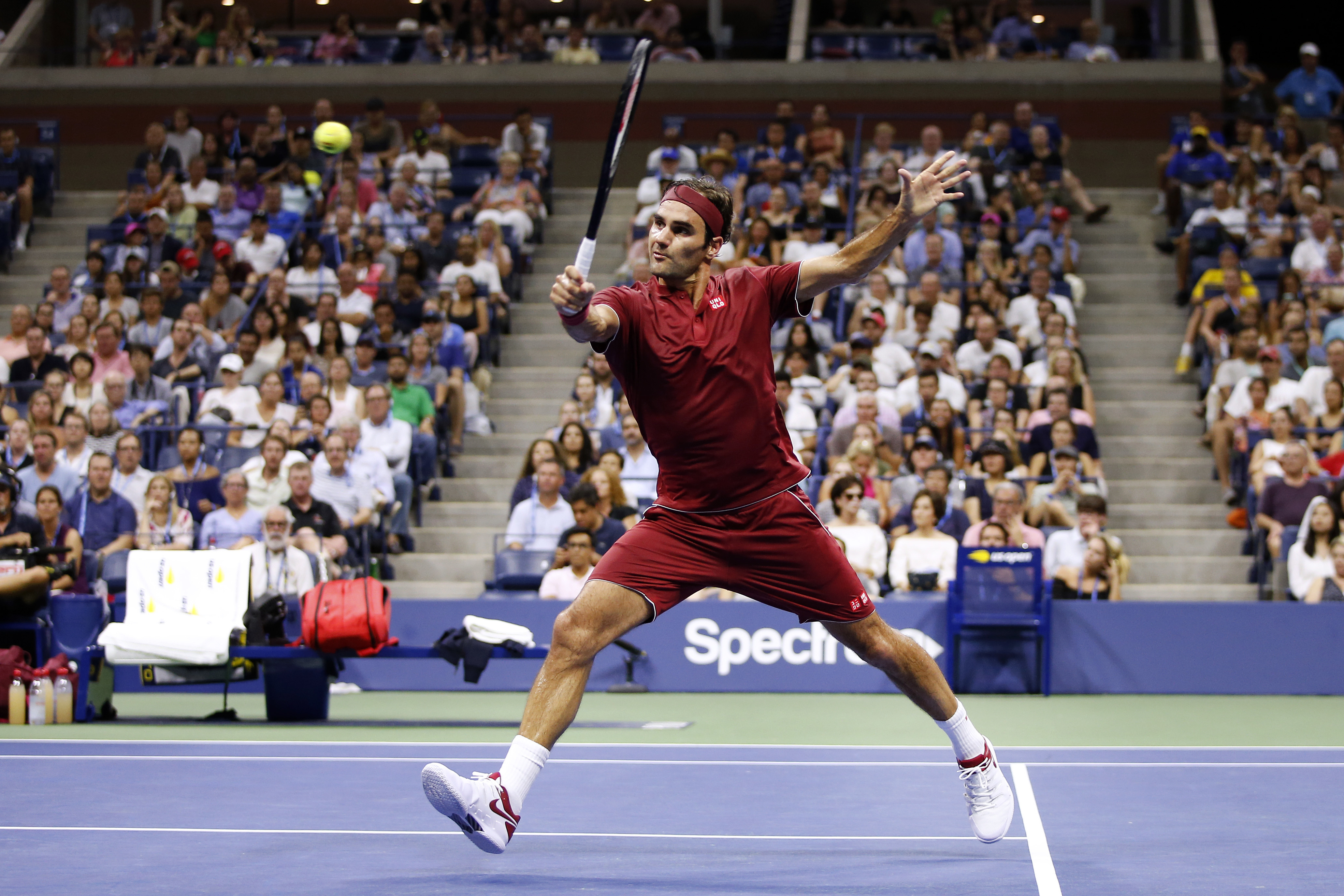 世界网球队险胜法国网球队,费德勒统治全场的简单介绍 世界网球队险胜法国网球队,费德勒统治全场的简单介绍