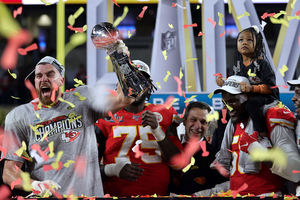 拉沃尔杯翻盘戴维斯杯,辛纳带队取胜 拉沃尔杯翻盘戴维斯杯,辛纳带队取胜