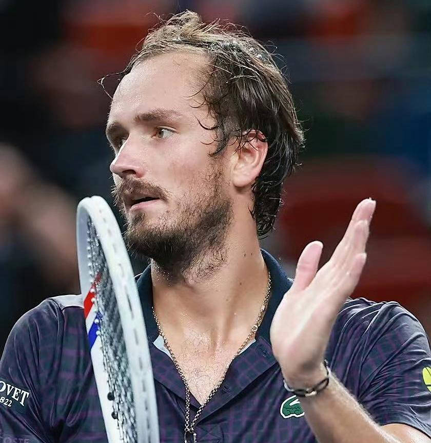 年终总决赛险胜戴维斯杯,梅德韦杰夫高光表现 年终总决赛险胜戴维斯杯,梅德韦杰夫高光表现