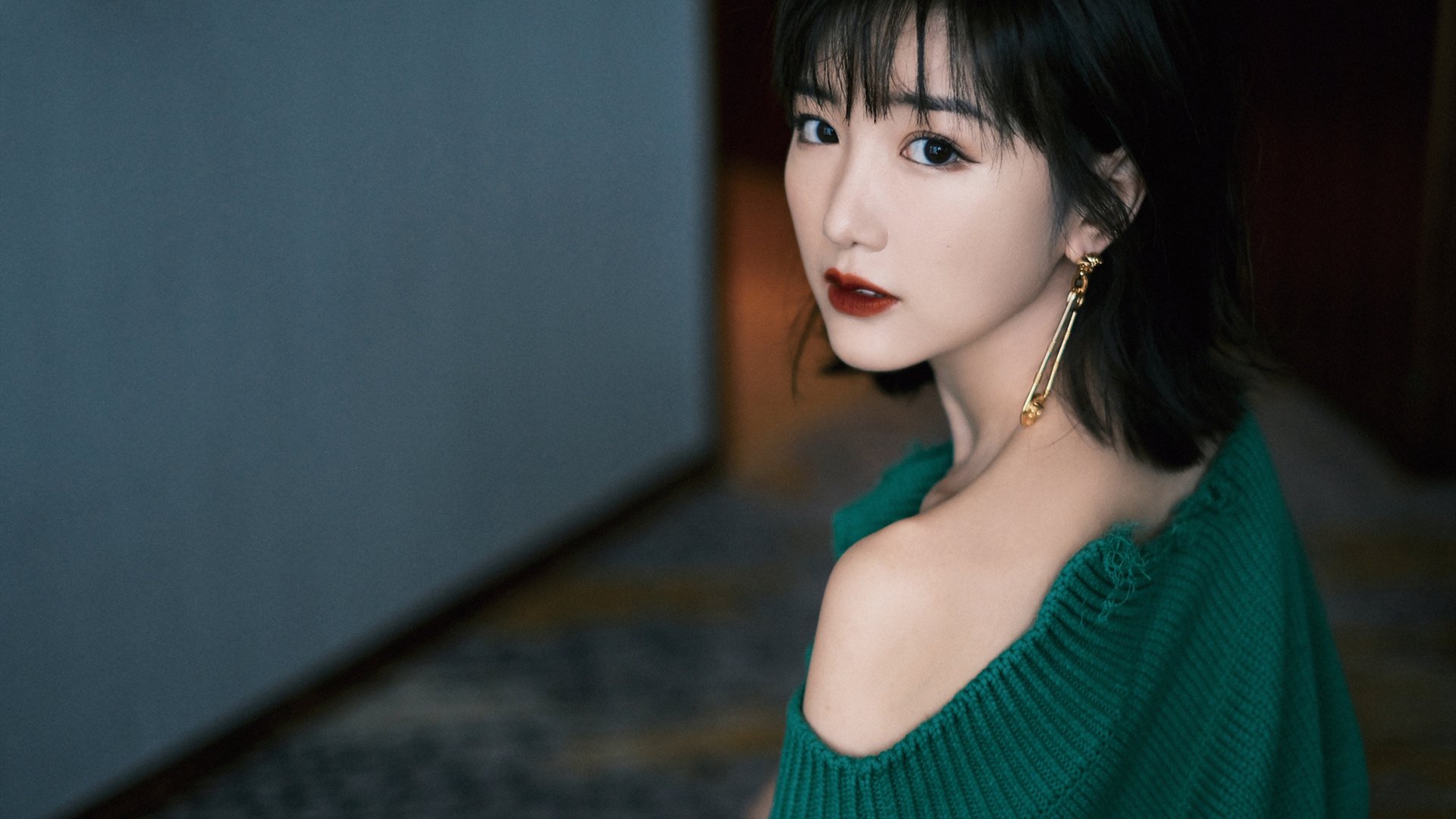 德罗赞关键先生显神威，魔术硬仗中险胜猛龙