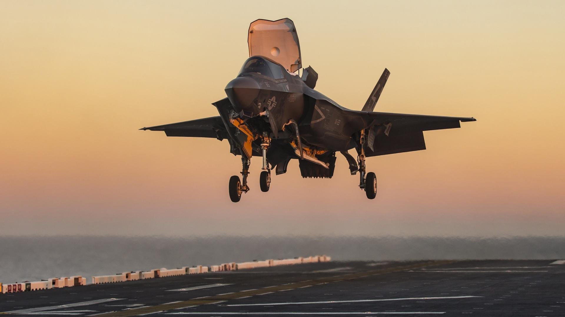 德罗赞关键先生显神威，魔术硬仗中险胜猛龙